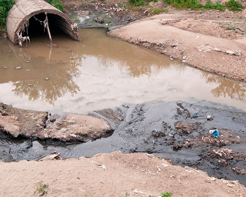 las aguas residuales pueden contener una variedad de contaminantes quimicos